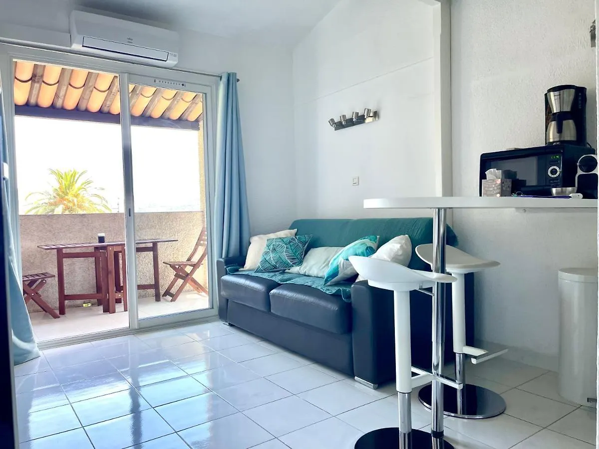 Magnifique studio vue mer à 5 minutes de la plage Saint-Cyr-sur-Mer Appartement